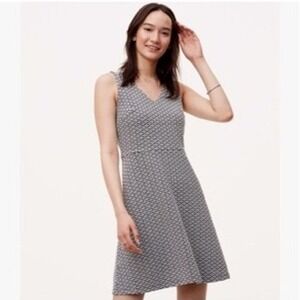 LOFT‎ Fit & Flare Dress Geometric Print Sleeveless V-Neck Career Size 8